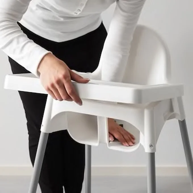 Chaise haute avec tablette pour bébé