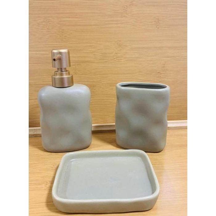 Image de Accessoires de salle de bain - 4 pièces - Porcelaine - Couleur aléatoire - Design contemporain - Unbranded