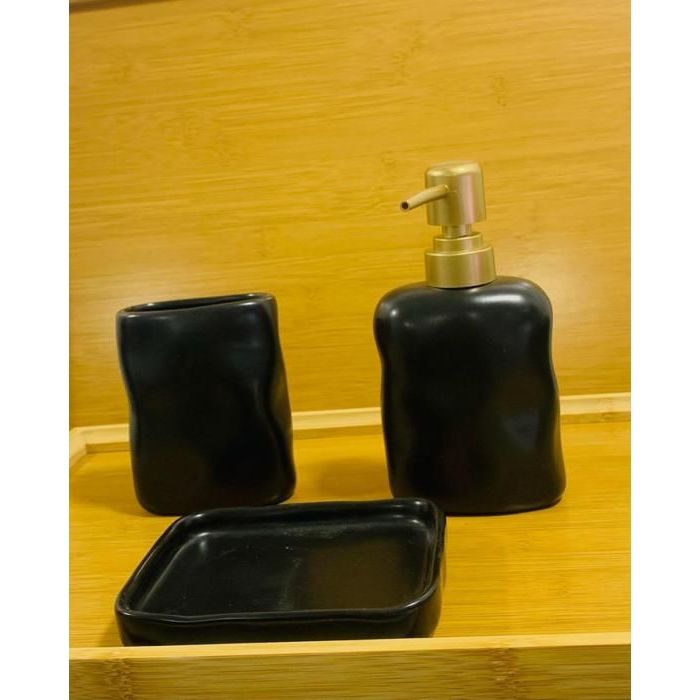 Image de Accessoires de salle de bain - 4 pièces - Porcelaine - Couleur aléatoire - Design contemporain - Unbranded