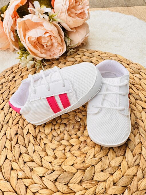 Image de Baskets pour bébé coloris au choix - Unbranded