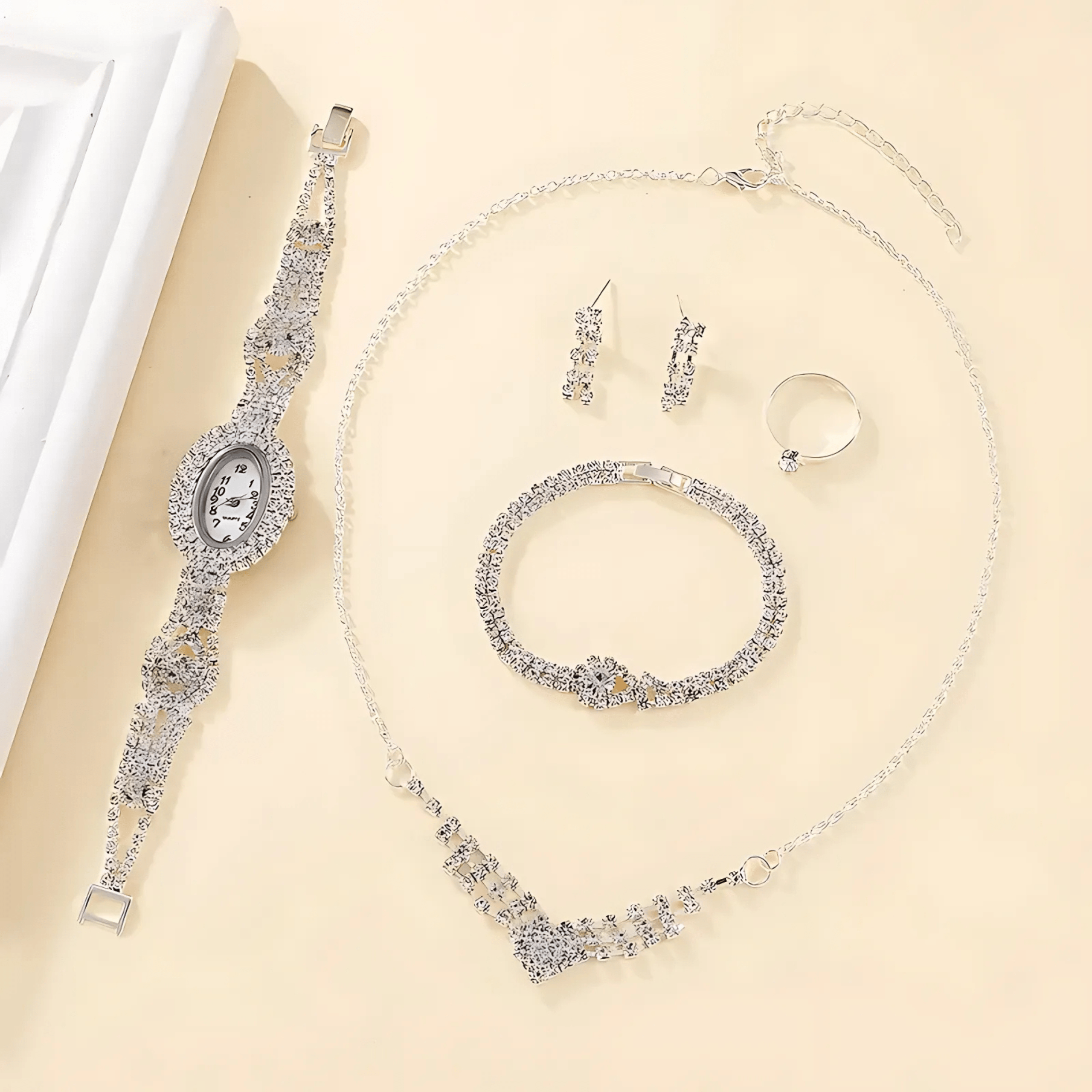 Image de Ensemble de montres et bracelets pour femmes, élégant et tendance — argenté - Unbranded