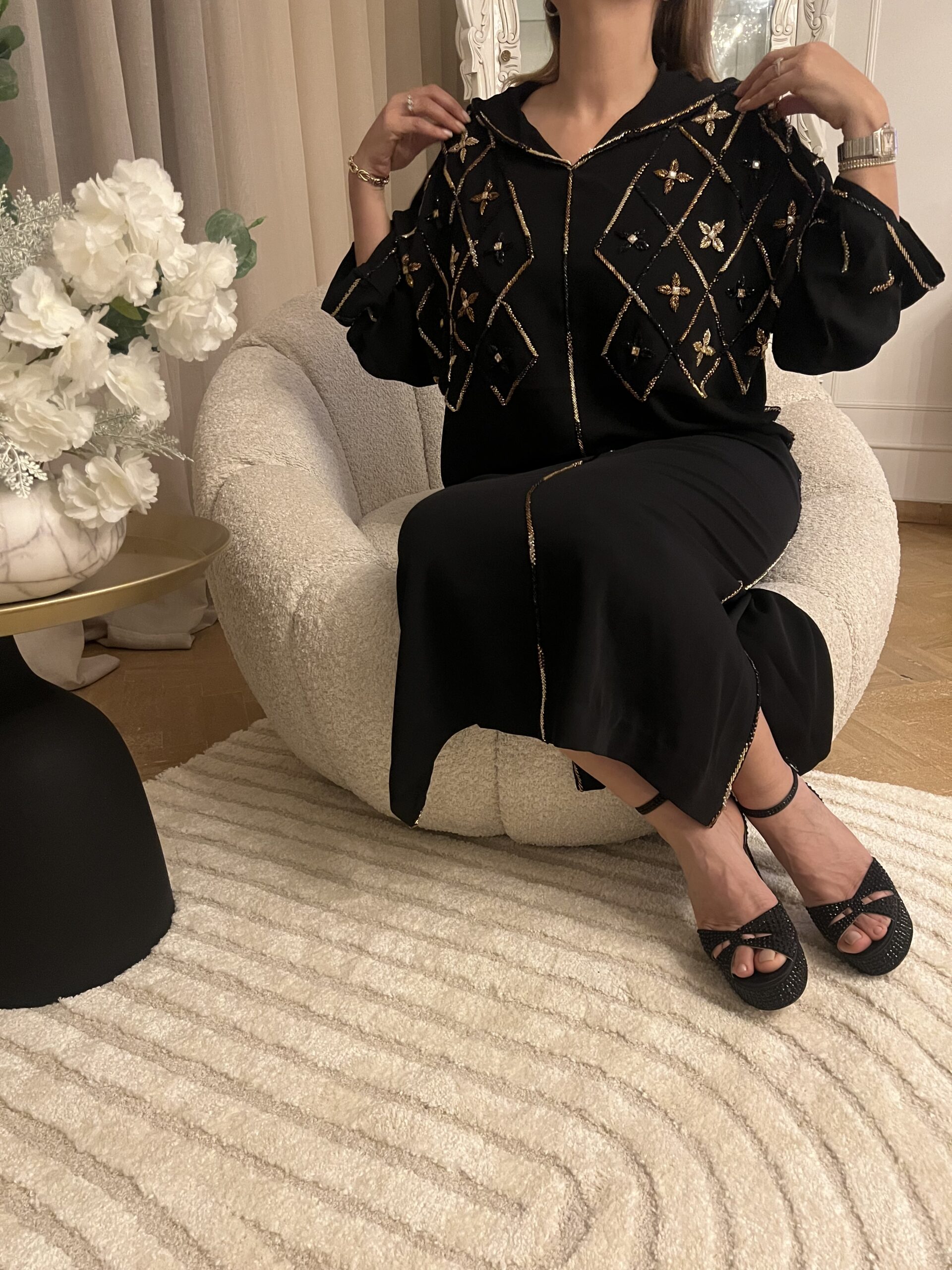 Jellaba Nejma Noir en Crêpe de Soie Perlée à la Main