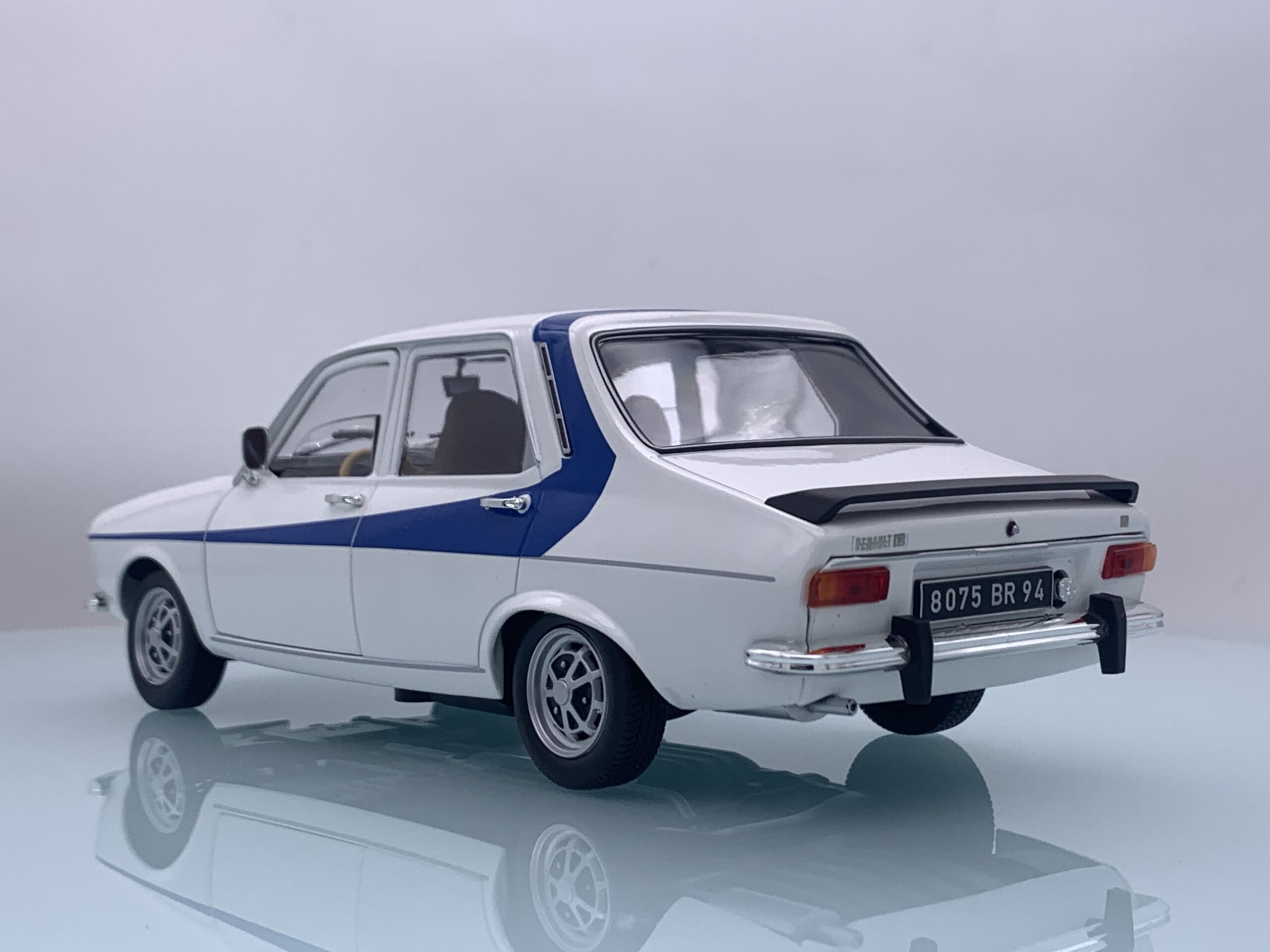 Image de Miniature de collection métal modèle R12 1984 Échelle 1/18 - Unbranded