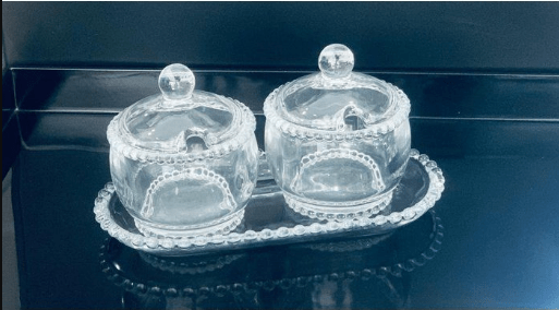 Image de PLATEAU AVEC 2 BONBONIERES EN CRISTA PLAT REC MOD SIMPLE cristal , noble - Unbranded