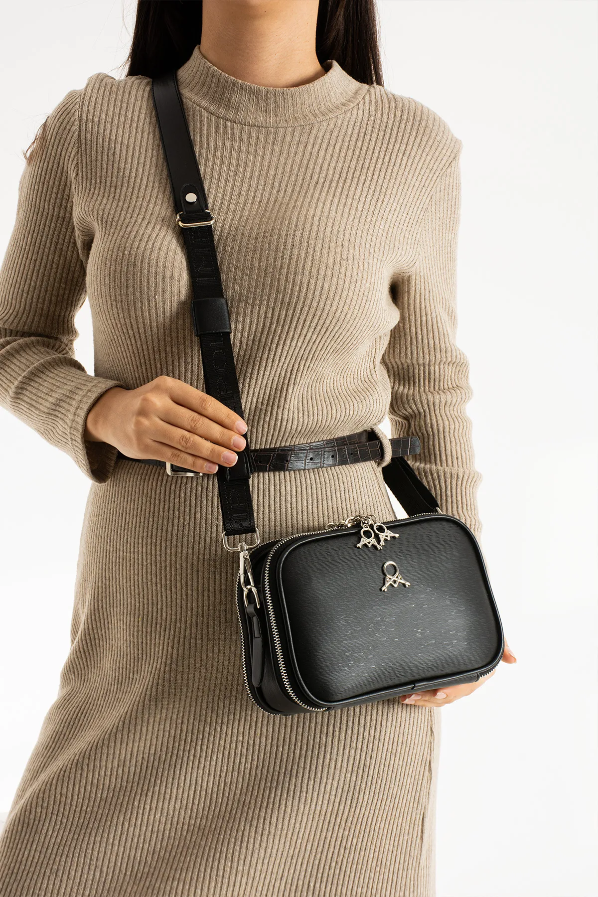 Image de Sac à main en cuir avec bandoulière : élégance, praticité et qualité pour vos sorties - Unbranded