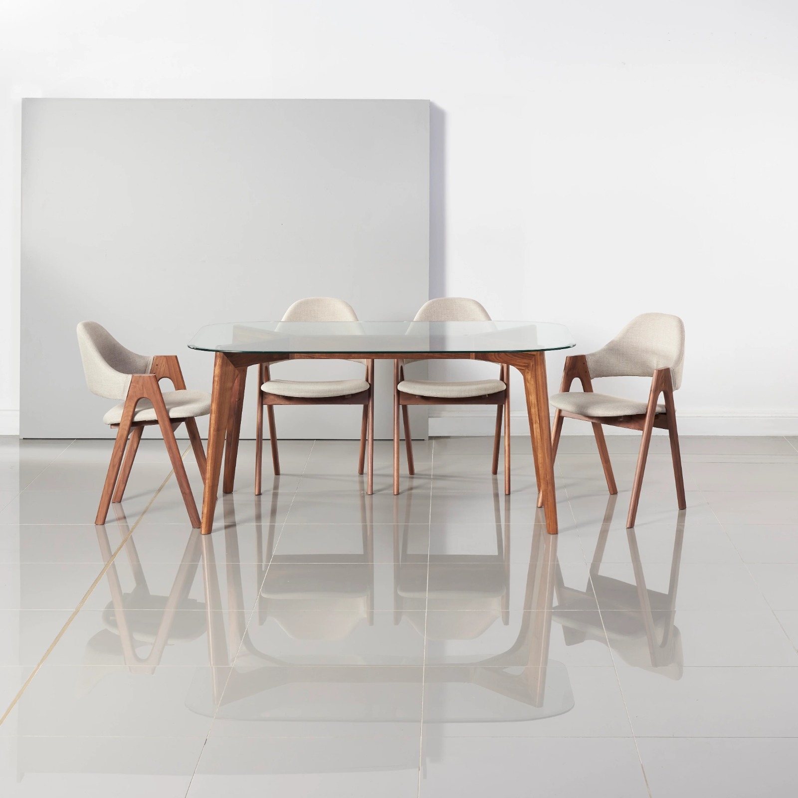 Image de Salle à manger ronde 130cm et 6 chaises - Unbranded