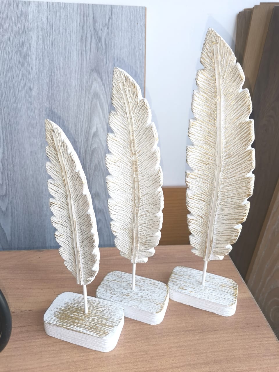 Image de Set de 3 Feuilles de bananier en Bois sculpté 45/65/80cm - Coloris Naturel patiné Blanc - Unbranded