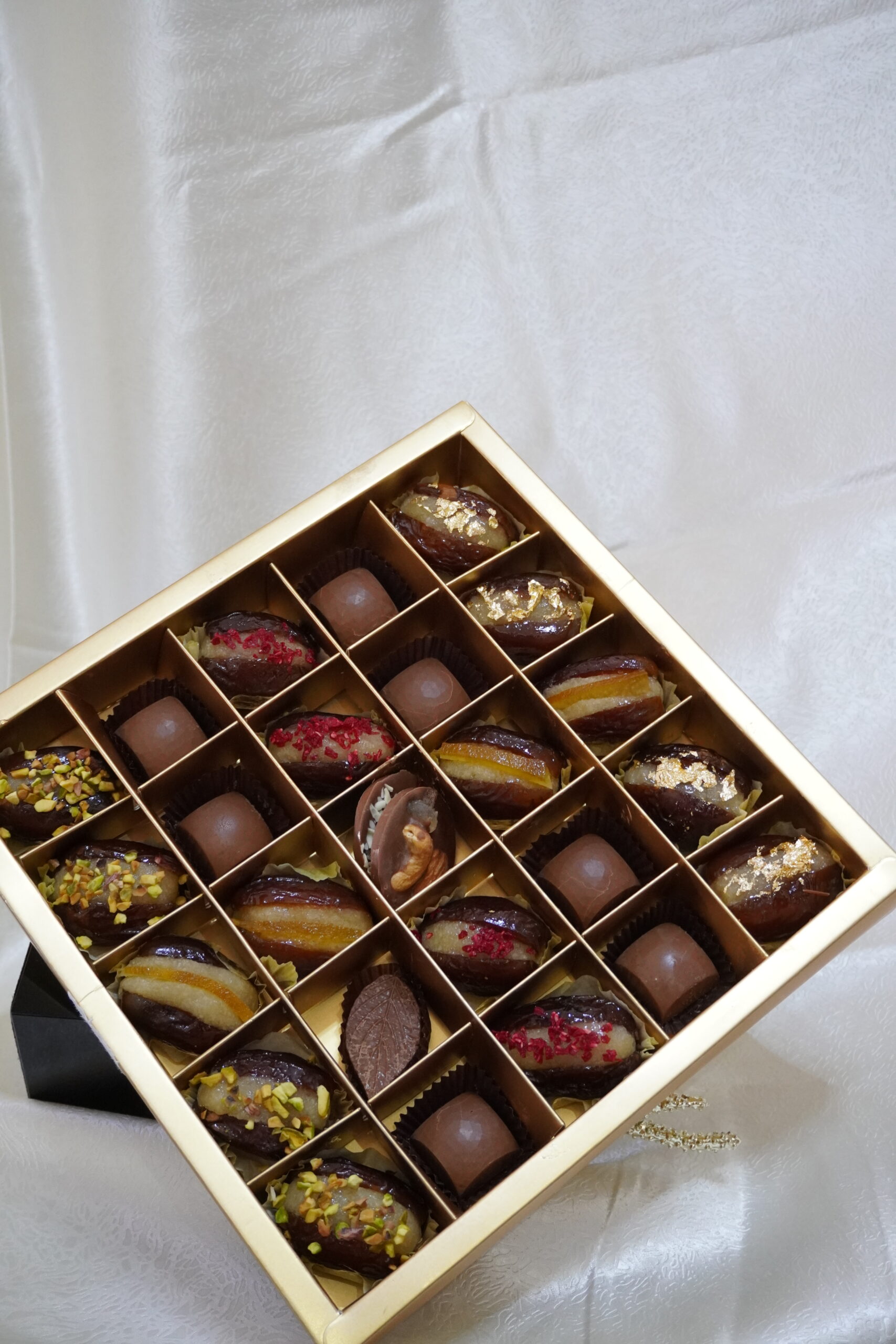 Image de Boite de dattes fourrées et chocolat - Unbranded