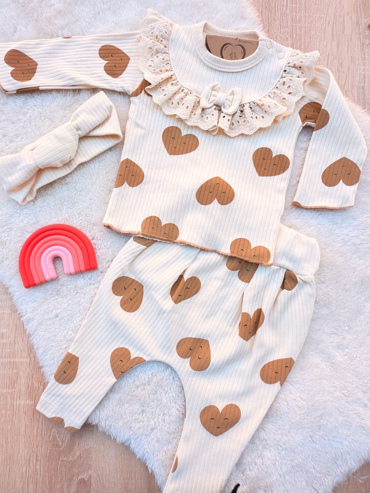 Image de Douceur et style pour votre princesse : Tenue 3 pièces en coton organique - Unbranded