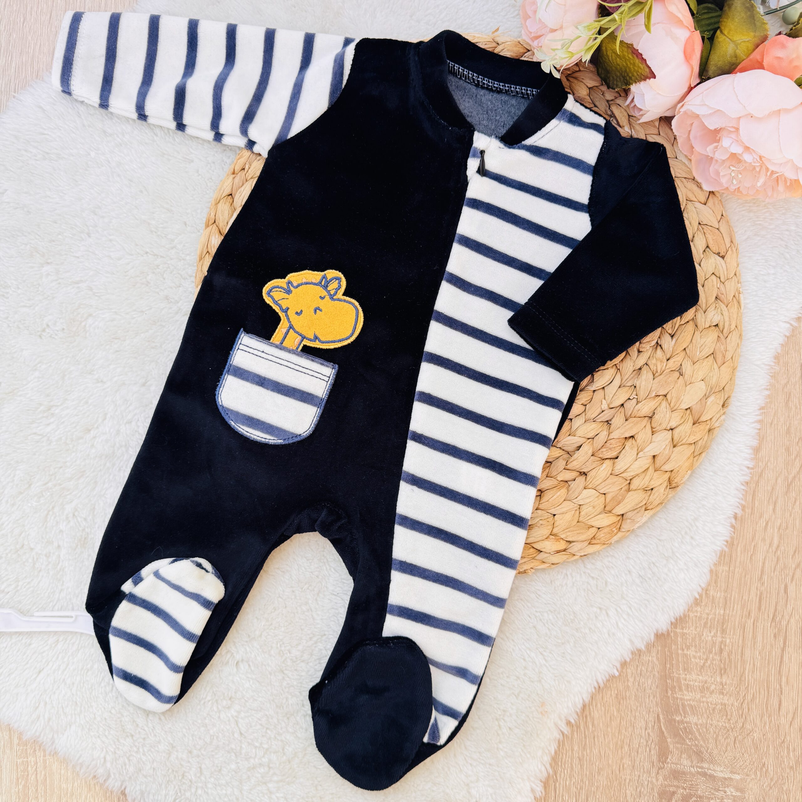 Image de Grenouillère velours bébé : Douceur et chaleur pour l’hiver - Unbranded