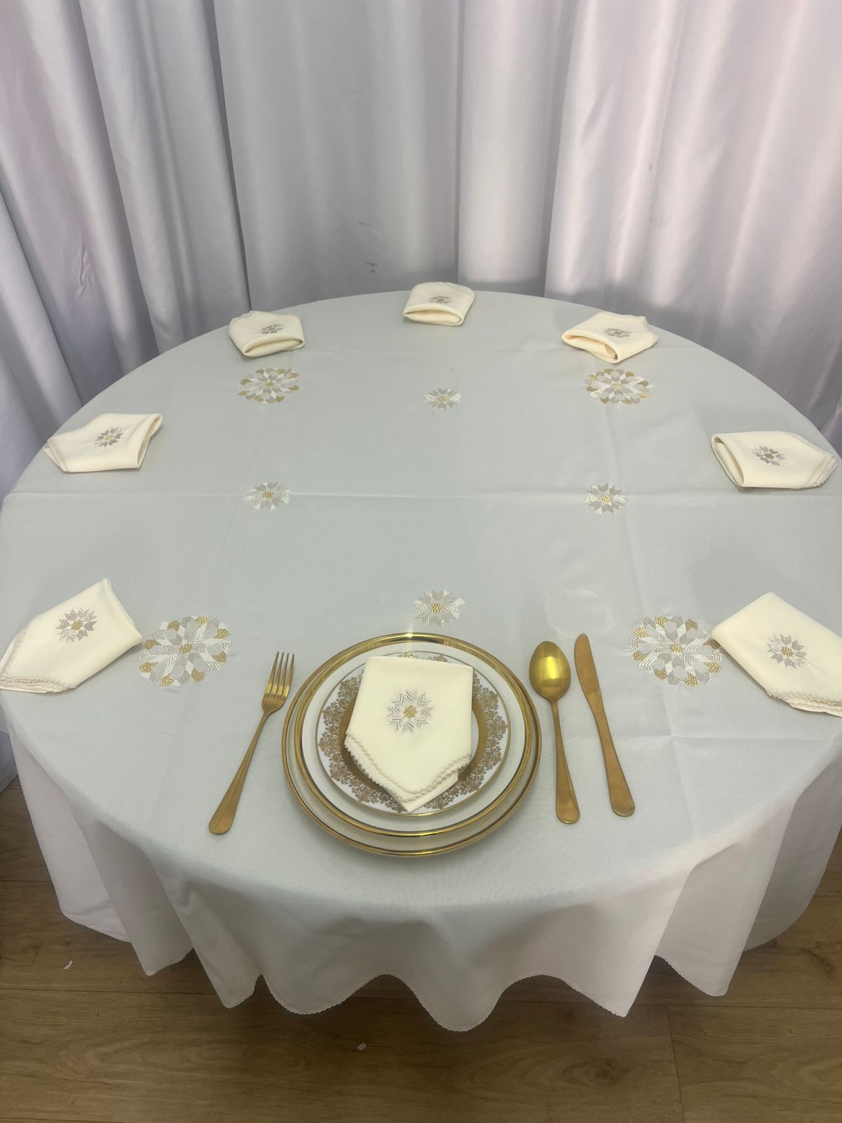 Image de Nappe Carrée avec Serviettes - Unbranded